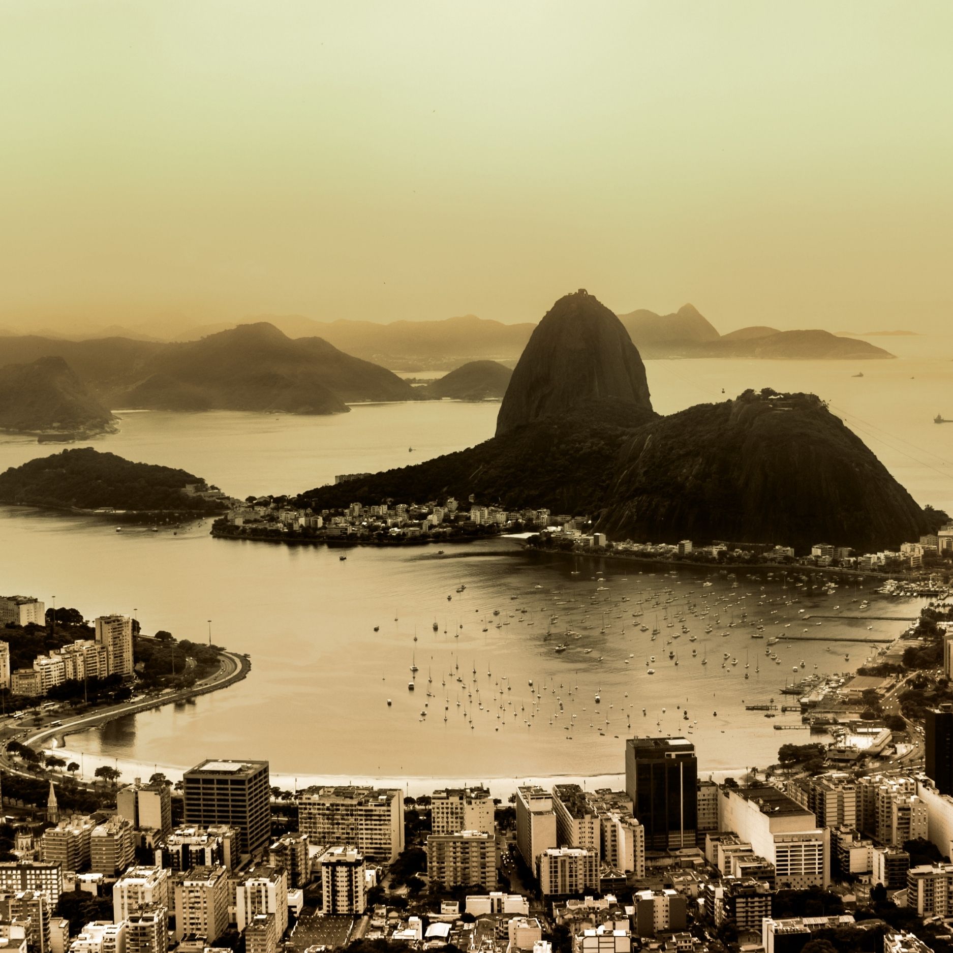 Panoramablick über Rio de Janeiro und den Zuckerhut